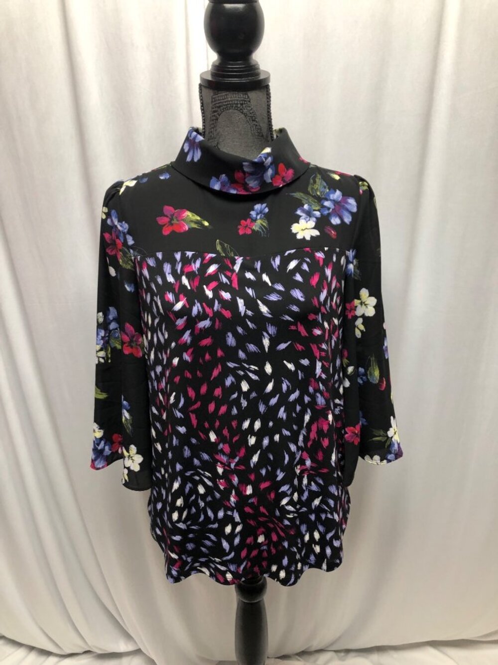 The Limited Floral Mock Turtleneck Blouse Womens Size Small Collar Back Button